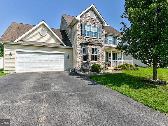 2nd image of 167 Garrisons Lake Blvd