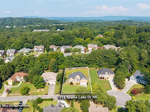 3rd image of 114 Towne Lake Dr NE