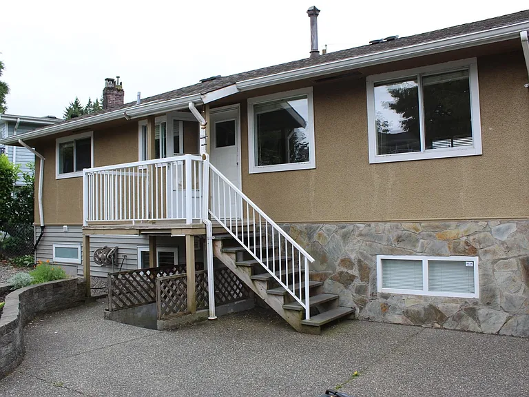 9686 Princess Dr #UPPER — Photo 15