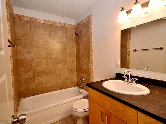 4th image of 922 W Hughes St APT 3