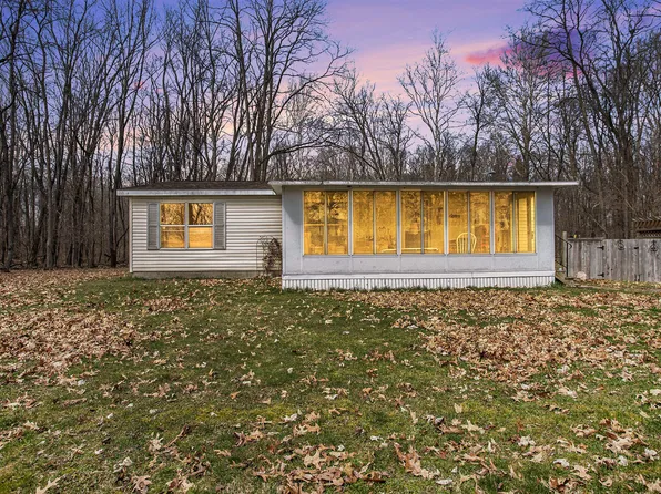22874 Riverside Dr, Mendon, MI 49072