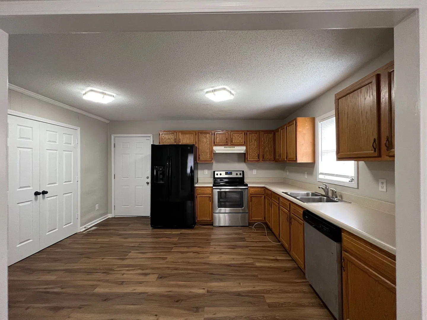 710 Dixie St — Photo 2