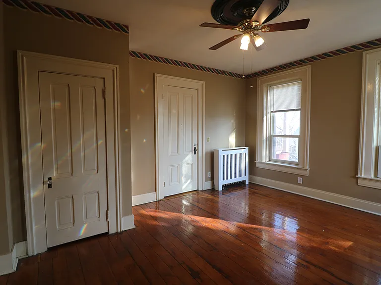 1316 E 10th St #1 — Photo 24