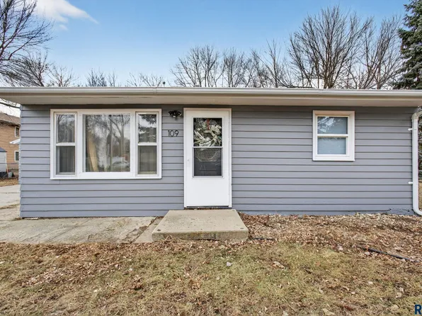 109 S Columbia St, Harrisburg, SD 57032