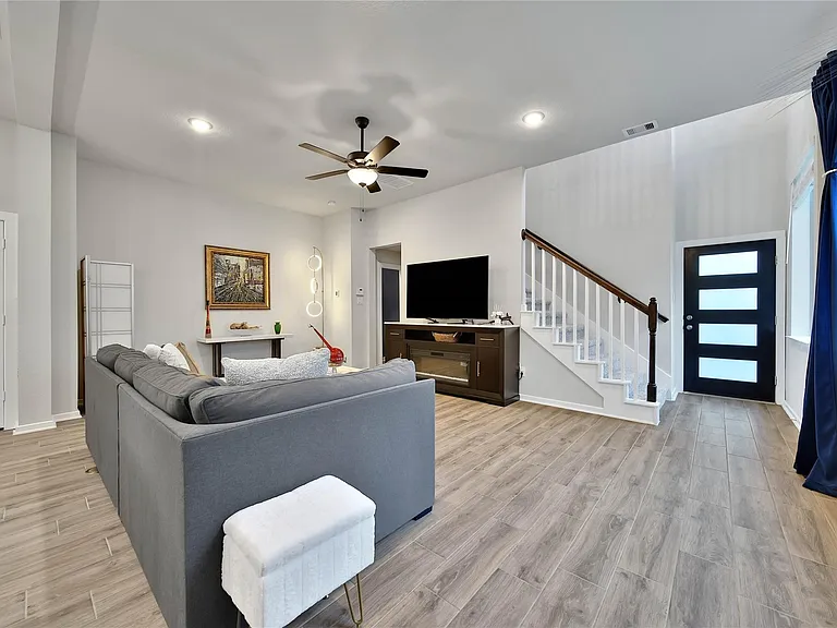 104 Red Cascade Ct — Photo 15