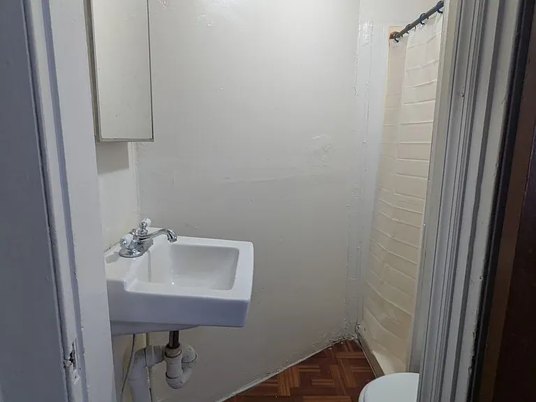 118-120 Sanford Pl — Photo 5