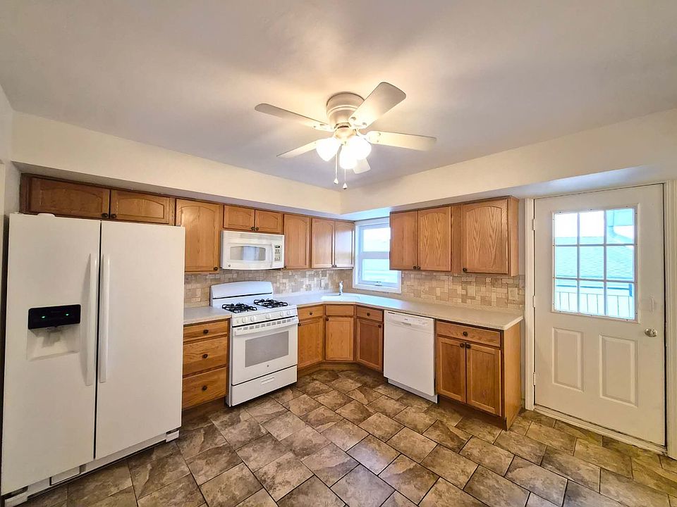 1st image of 56 McArthur Ave Floor 2