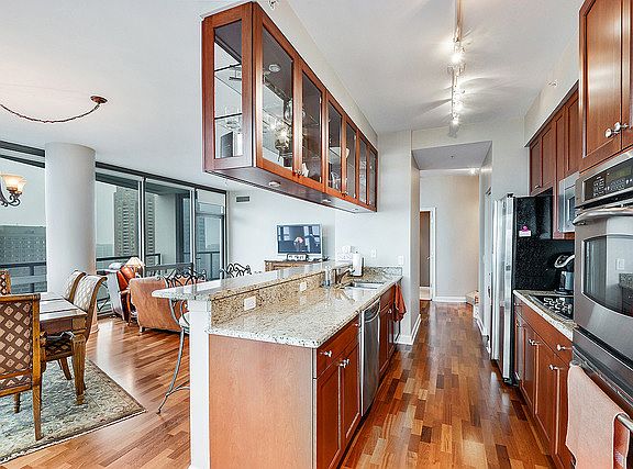 5th image of 1235 S Prairie Ave APT 2605