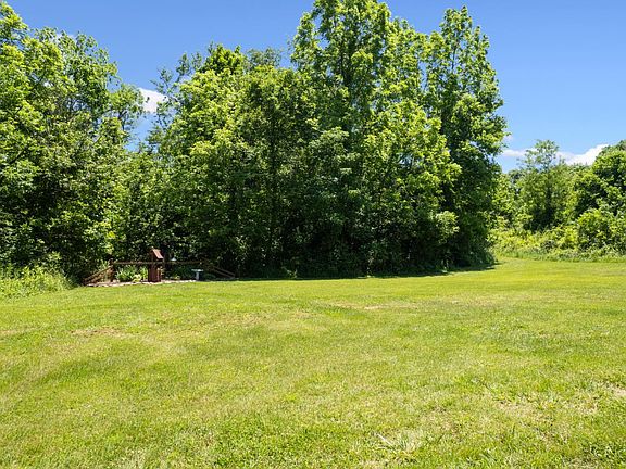 4th image of 370 Wooded Run Rd