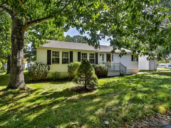 8 Aberdeen Drive, Stratham, NH 03885