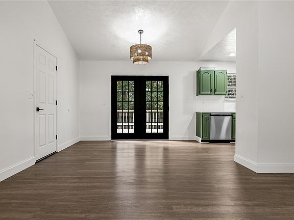 5th image of 3516 Country Cir