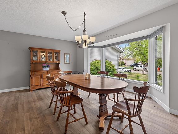 3rd image of 10 Abbey Cres