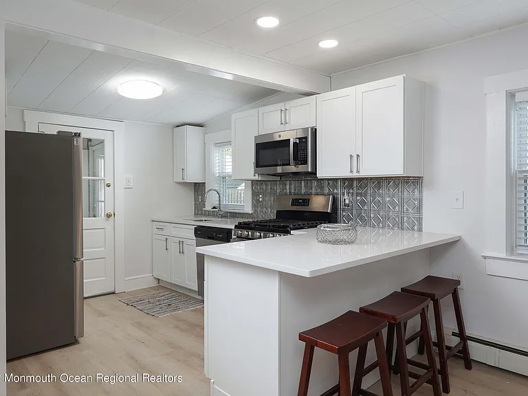 1233 Oakwood Rd — Photo 8