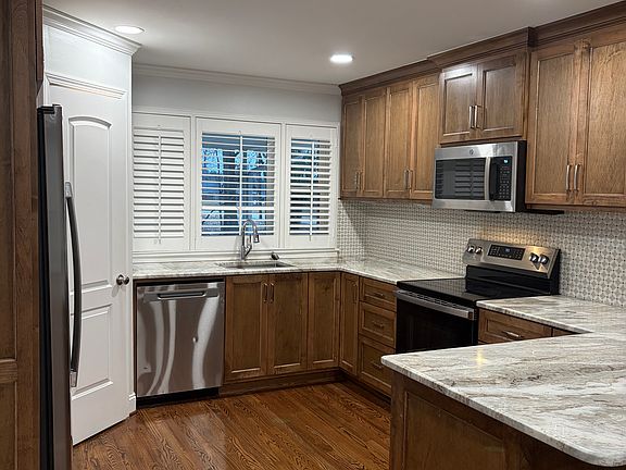 4th image of 118 Astor Ct
