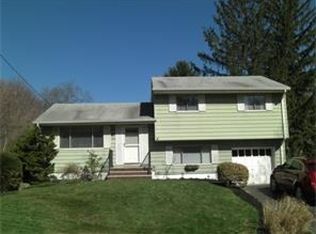 31 Bradford Rd, East Brunswick, NJ 08816