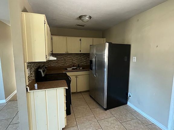 4th image of 3121 W 21st Ct