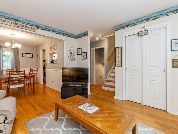 5th image of 722 Cedarbrook Ave