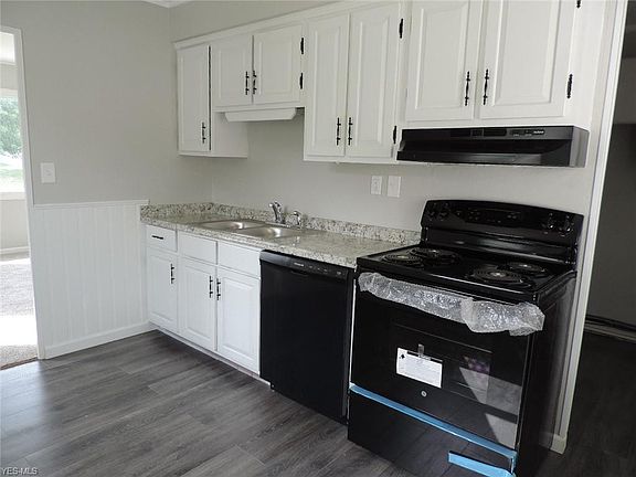 3rd image of 2609 Goble Dr