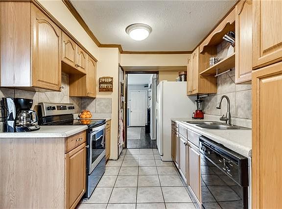 2nd image of 120 Halifax Dr