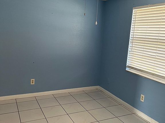 4th image of 3126 Sandspur Dr
