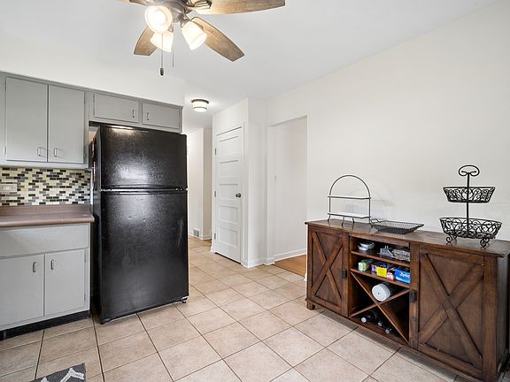 4th image of 1050 E Kitson Dr