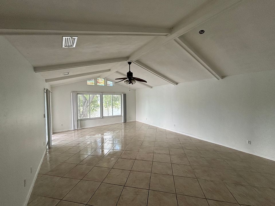 1st image of 1428-1430 SE 6th Ave #1