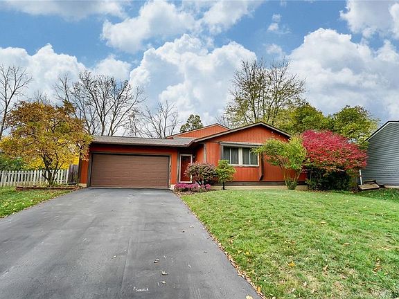 3rd image of 5811 Woodpine Ct