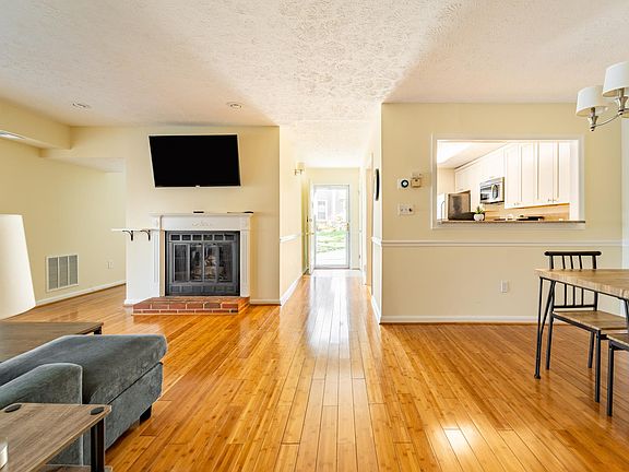 4th image of 7752 Willow Point Dr #7752