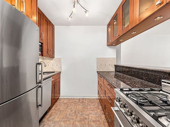 4th image of 1160 3rd Ave APT 6H