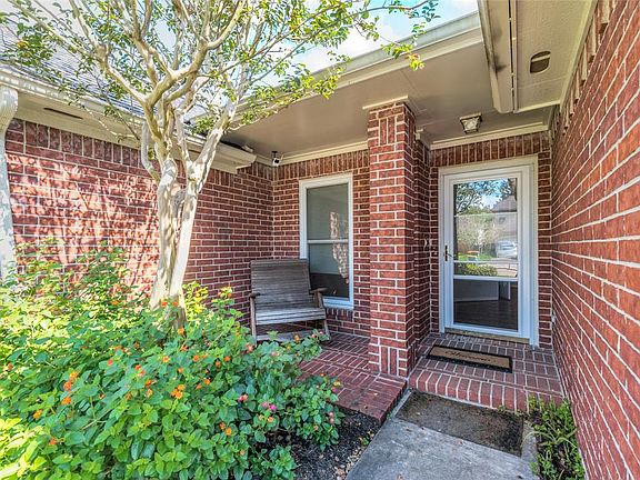 5th image of 1009 N Sunset Dr