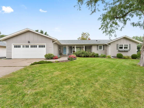 2708 E Hayes St, Davenport, IA 52803