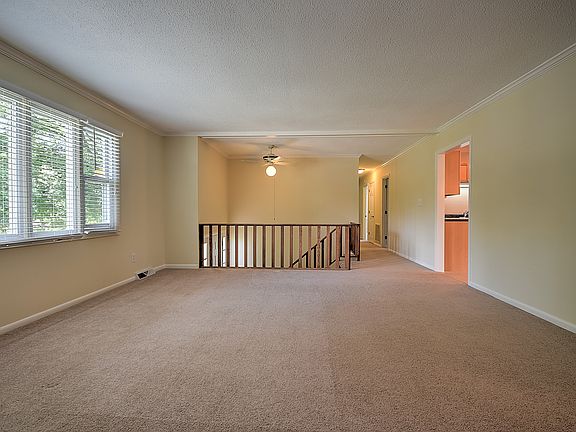 4th image of 1034 Grace Dr