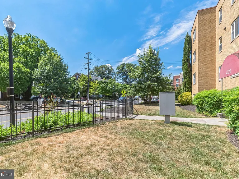 4225 N Henderson Rd #103 — Photo 30