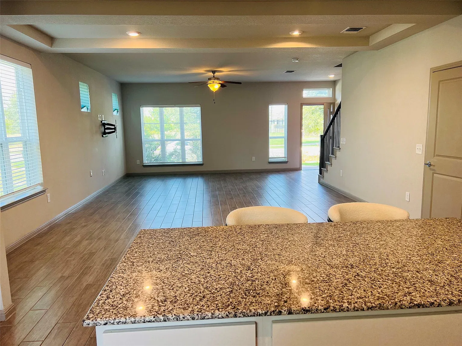 3 bed, 2.5 bath, 1840 sqft, $2,100 — Photo 4