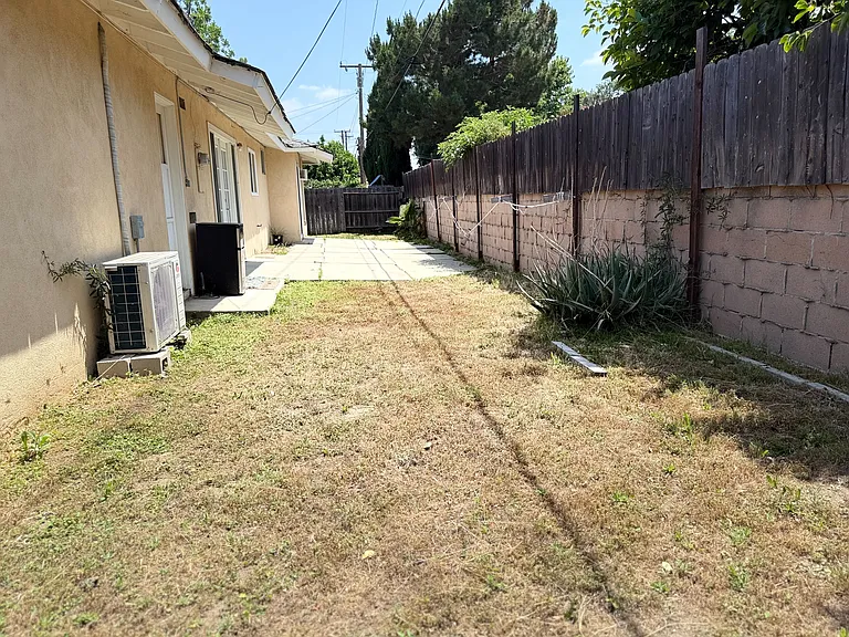 4835 Fiesta Ave — Photo 3