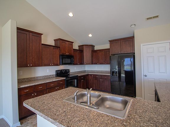 5th image of 107 Arrington Dr
