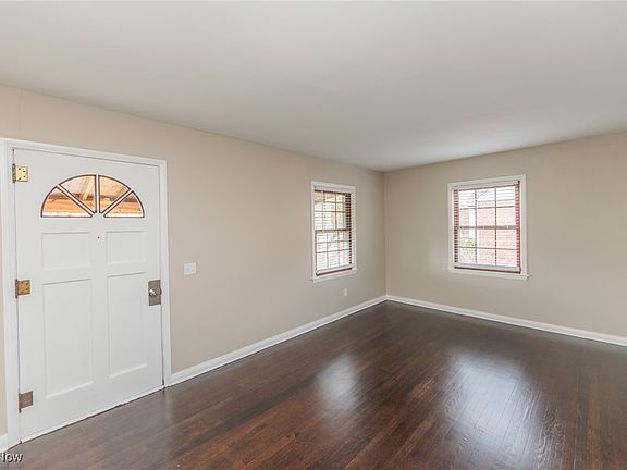 3rd image of 1505 Redwood Ave