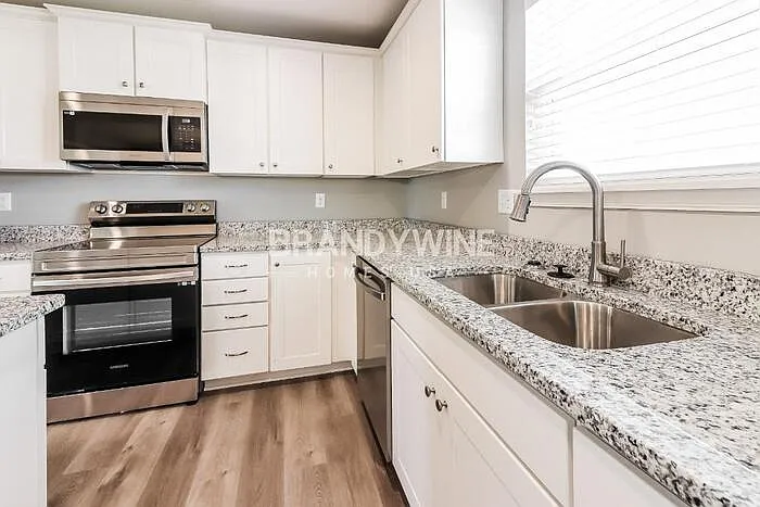 14508 Oakland Ct — Photo 6