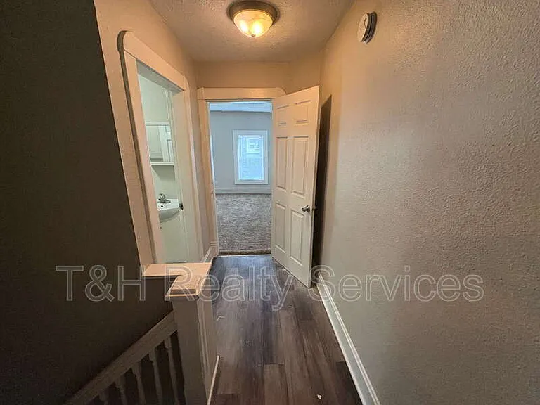 2116 Woodlawn Ave — Photo 14