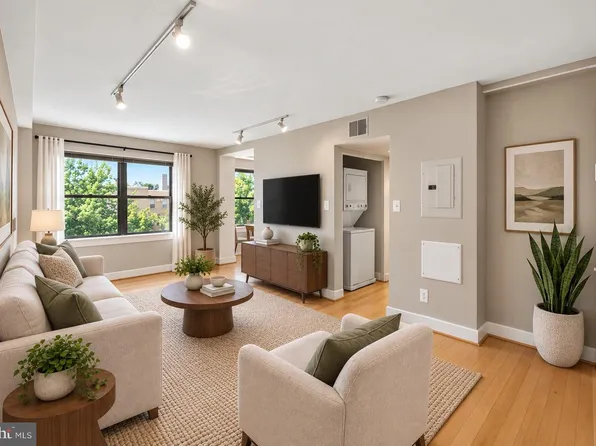 212 Oakwood St SE APT 315, Washington, DC 20032