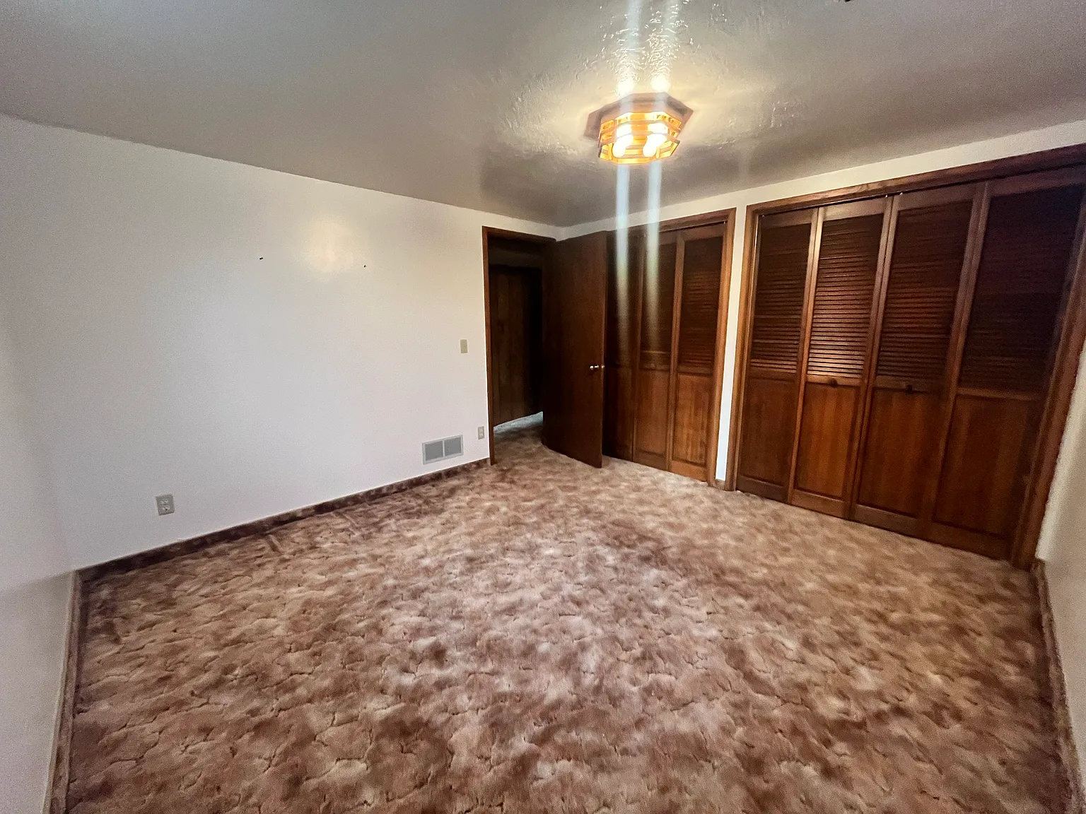 2 bed, 2600 sqft, $1,650 — Photo 4