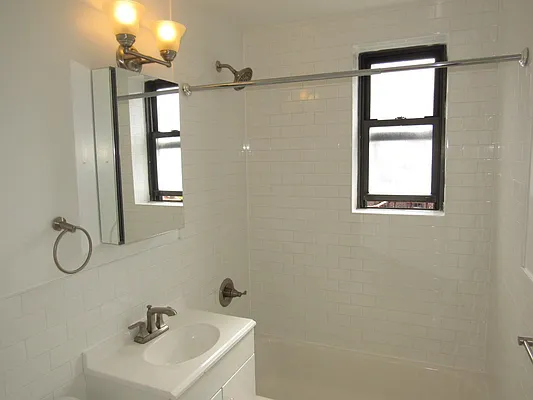 Rented by Kian Realty | media 42