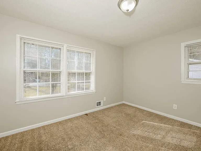 6490 Executive Dr — Photo 11
