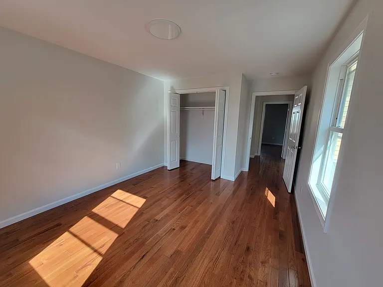 170 Farmington Ave #2 — Photo 22