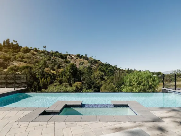 3820 Knobhill Dr, Sherman Oaks, CA 91423