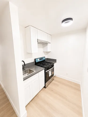 33081 Esther St Photo 1