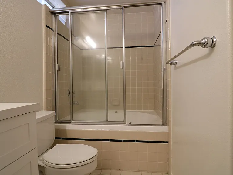 4455 Hazeltine Ave #207 — Photo 31