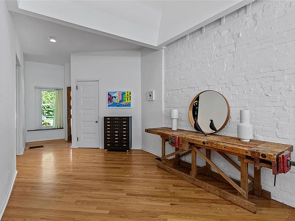 4th image of 4440 Laclede Ave
