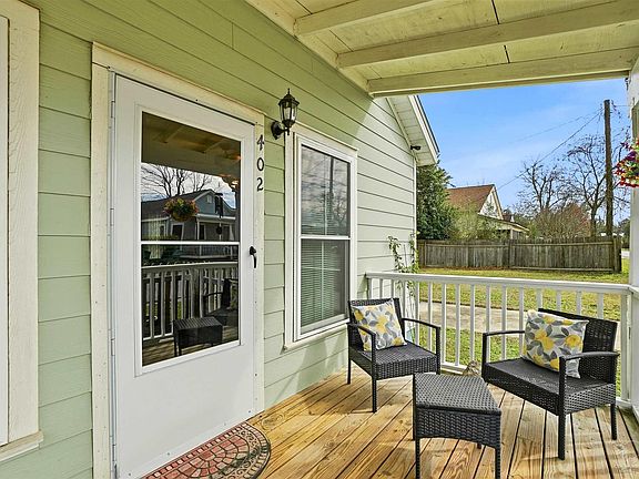 4th image of 402 Front St