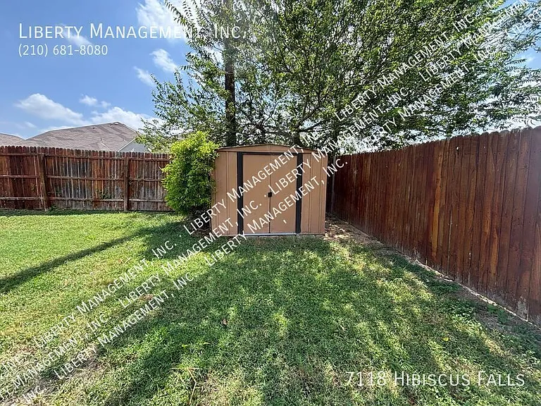 7118 Hibiscus Fls — Photo 36
